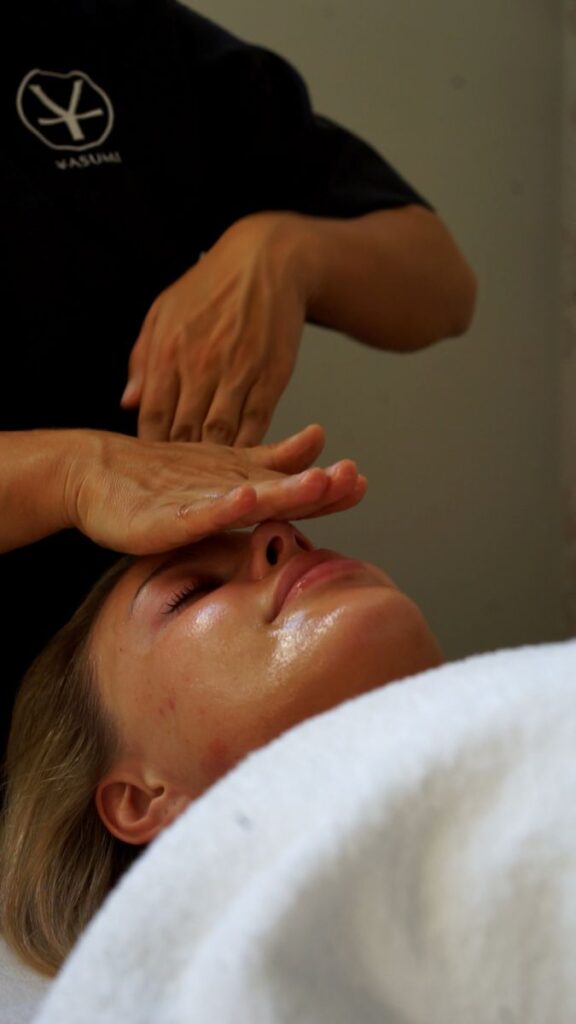 Hydratacja skóry – klucz do zdrowej, promiennej cery